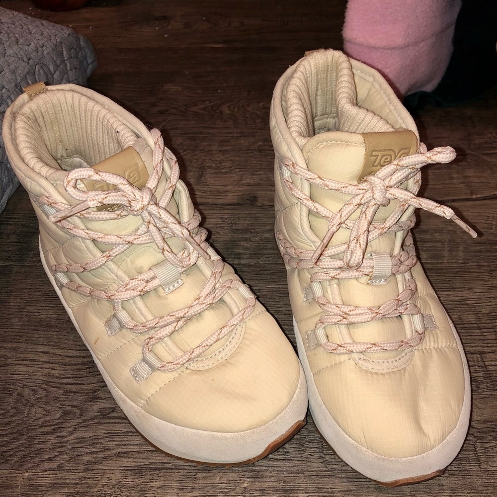 Teva Ivory Lace Up Ember